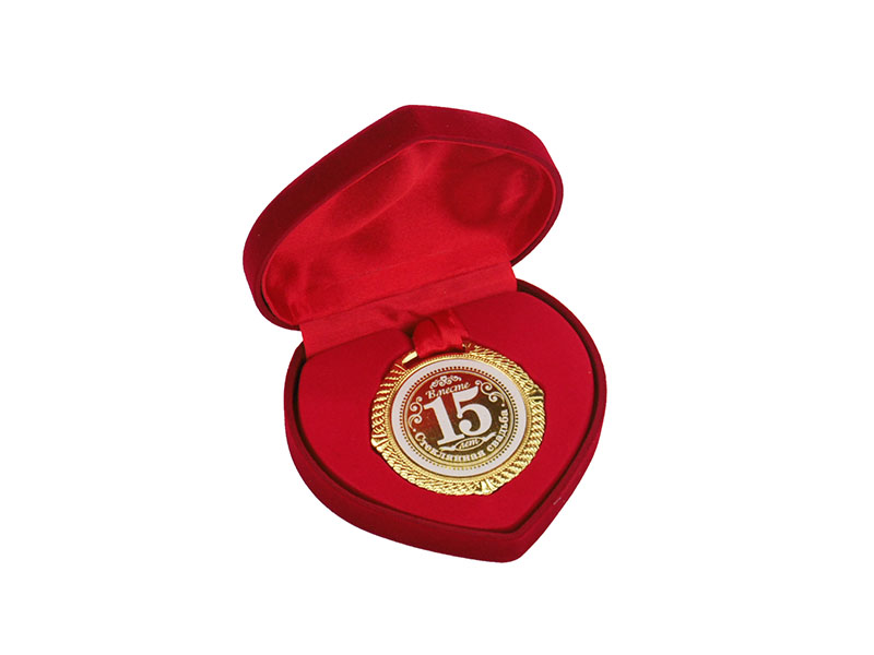 Медаль в подарочной коробке "Вместе 15 лет. Стеклянная свадьба"