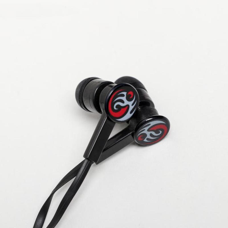 наушники в футляре