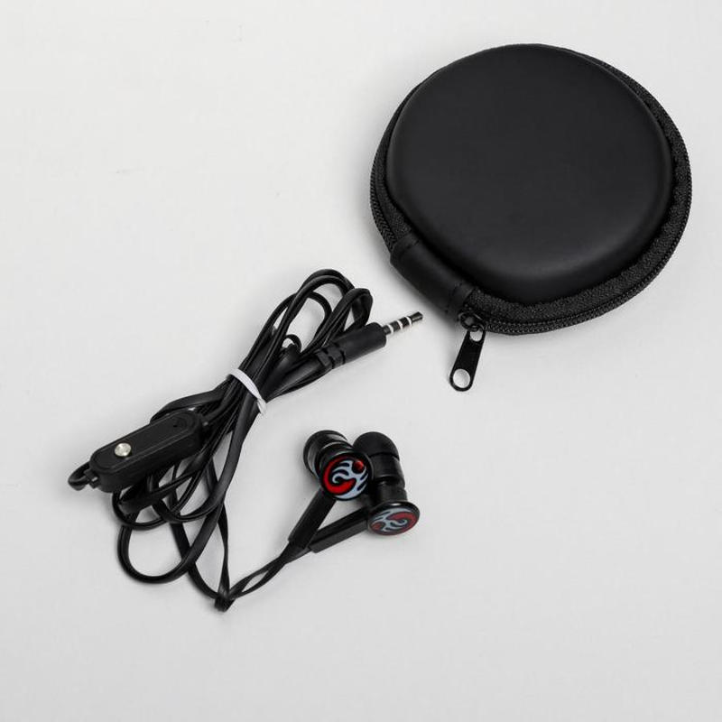 наушники в футляре