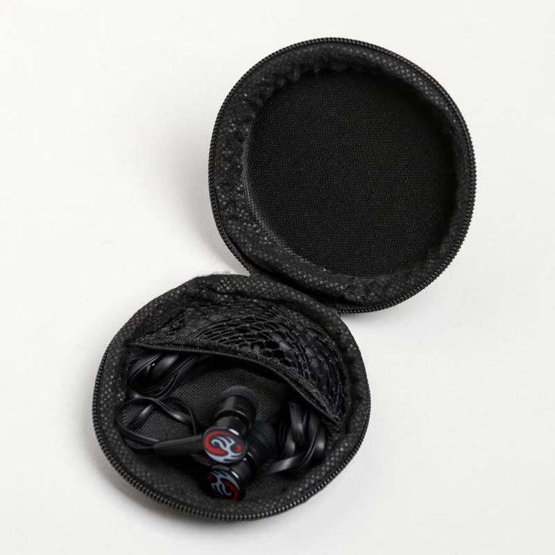 наушники в футляре