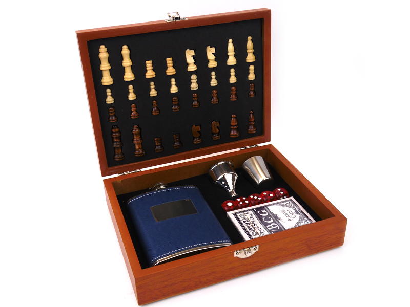набор подарочный фляжка 240мл, стаканчик, воронка, шахматы, карты, кости