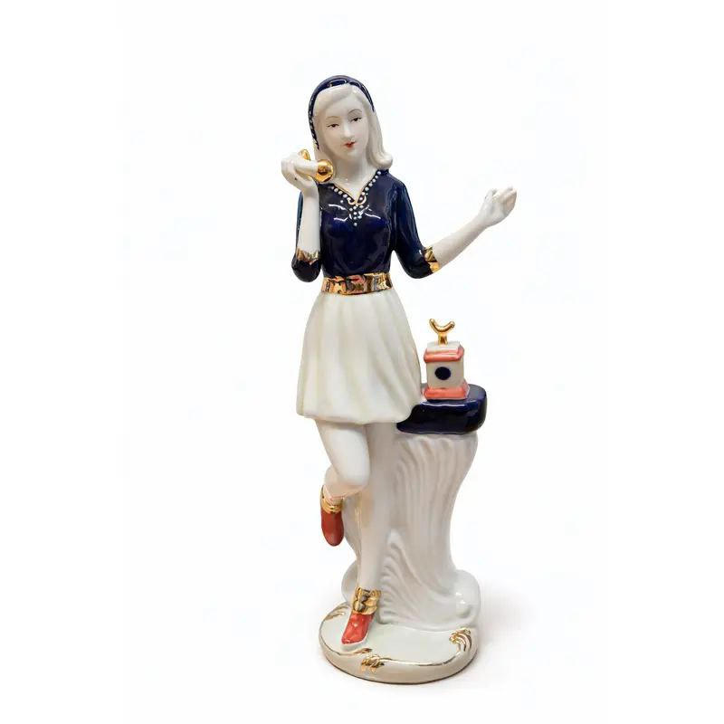 статуэтка порцелановая дама 30см