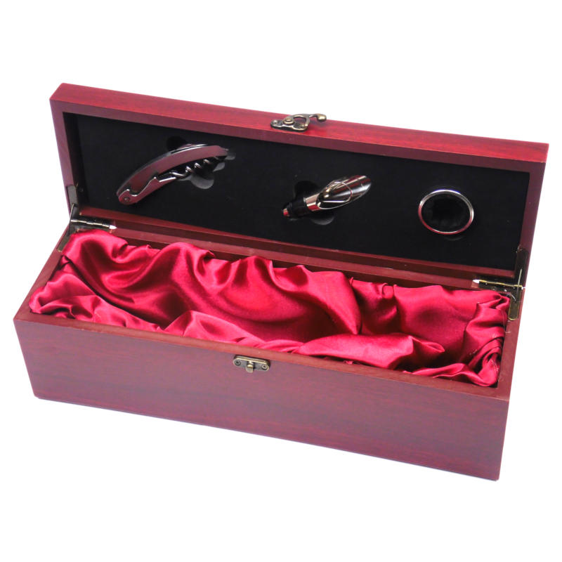 подарочный футляр под бутылку с винными принадлежностями