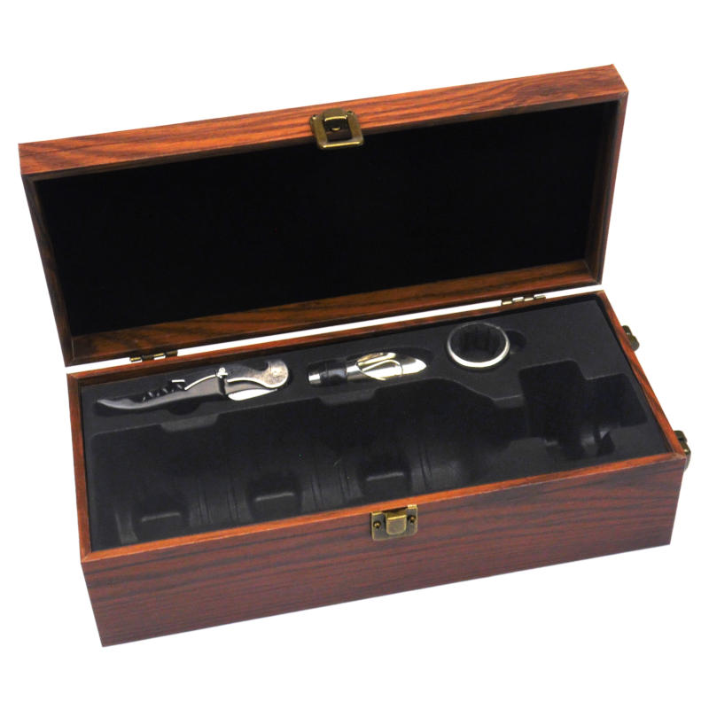 подарочный футляр под бутылку с винными принадлежностями