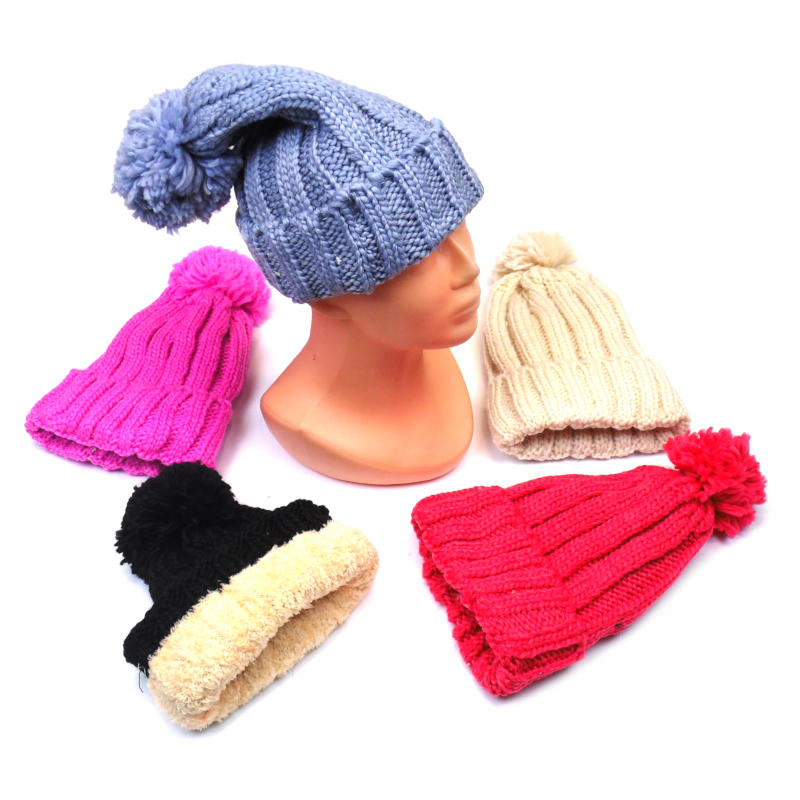 шапка женская с помпоном